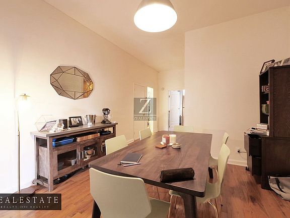4th image of 635 Vanderbilt Ave #1