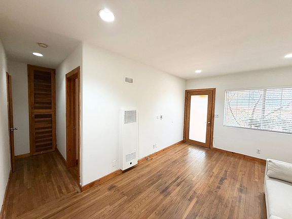 5th image of 1405 Ocean Park Blvd APT B