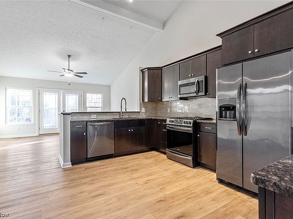 3rd image of 200 Kensington Ct