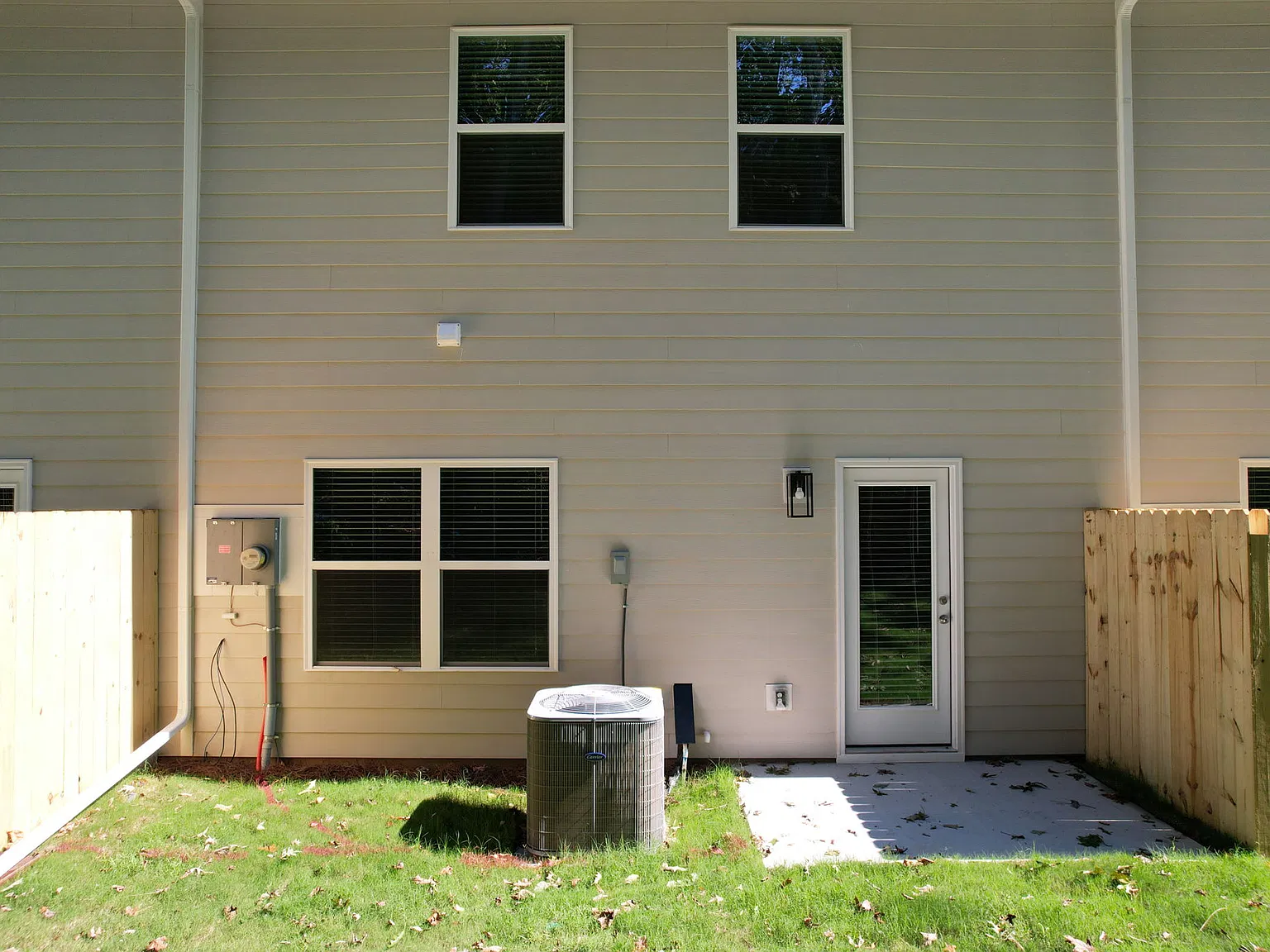 First Month Rent Free! 3bd/2ba Townhouse With Garage — Photo 4