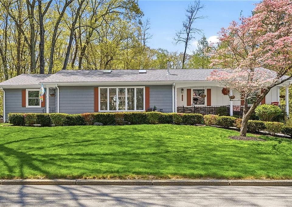 1st image of 7 Meadowbrook Rd