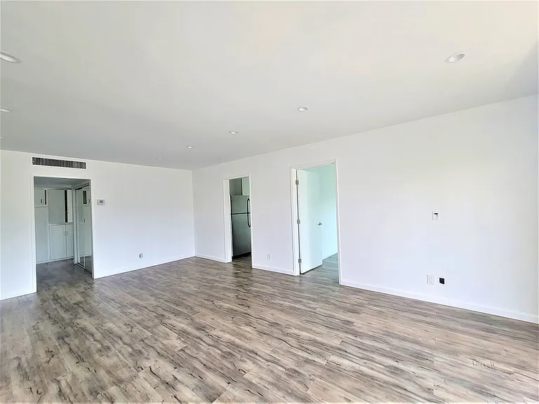 929 S Bedford St — Photo 2