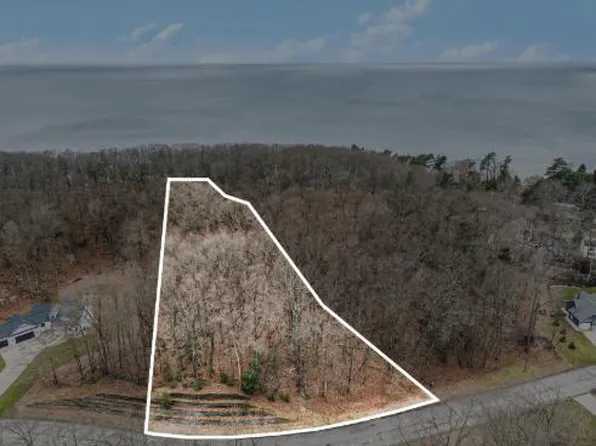 4057 Dunes Pkwy, Muskegon, MI 49441