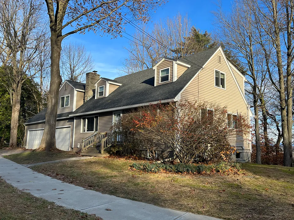 36 Rivermount Ter #B