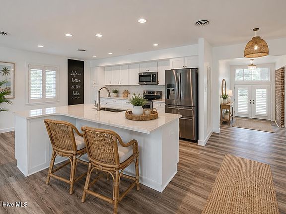 3rd image of 5724 Gondolier Drive