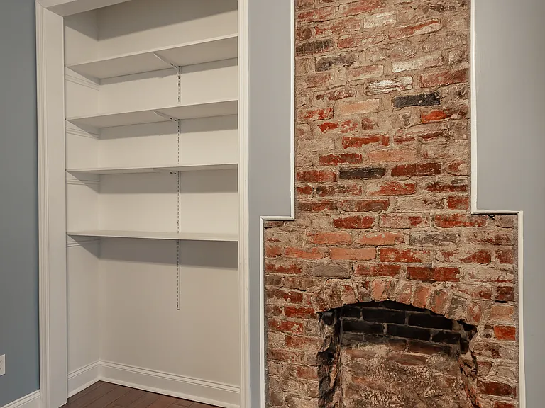 1553 Kirby Ave — Photo 10