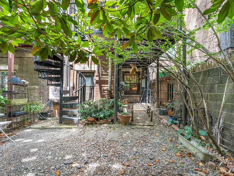 206 W 137th St #GARDEN — Photo 9