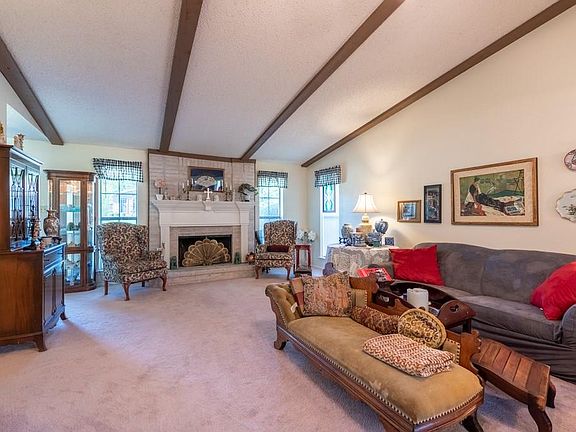 5th image of 738 Holly Oak Dr