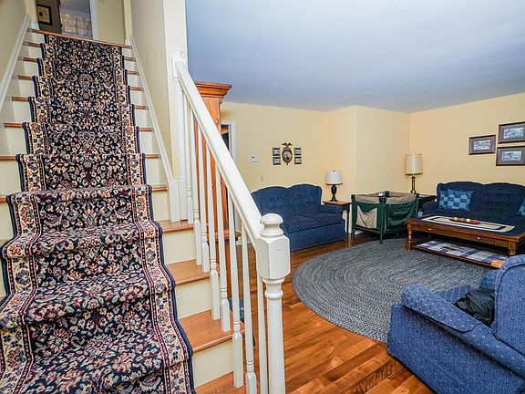 3rd image of 13 Patricia Ln