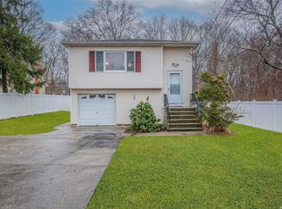 2 Sally Ln, Ridge, NY 11961