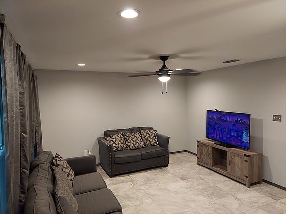 2nd image of 6004 Leopoldo Dr