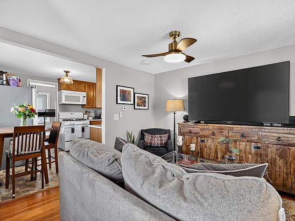 4th image of 203 1st St NW