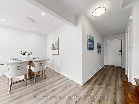 3rd image of 64 Dunbar Cres