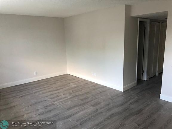 5th image of 2700 Vandiver Dr #4D