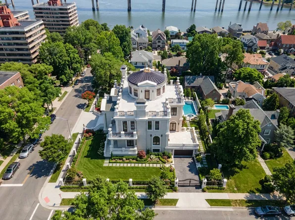 10-33 Burton Street image 2 of 8