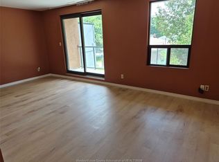 3875 Tecumseh Rd E #3, Windsor, ON N8W 1J1