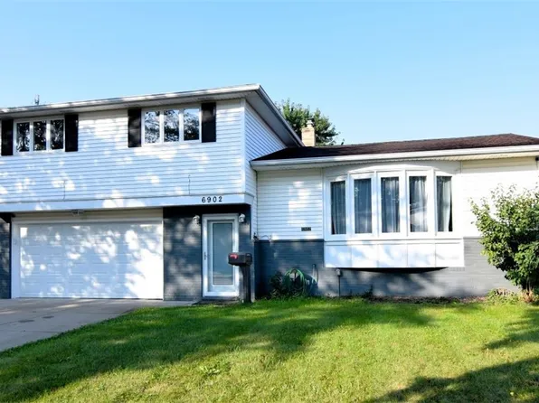 6902 Lantern Ln, Parma Heights, OH 44130