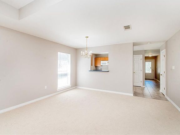 5th image of 113 S Gate Dr