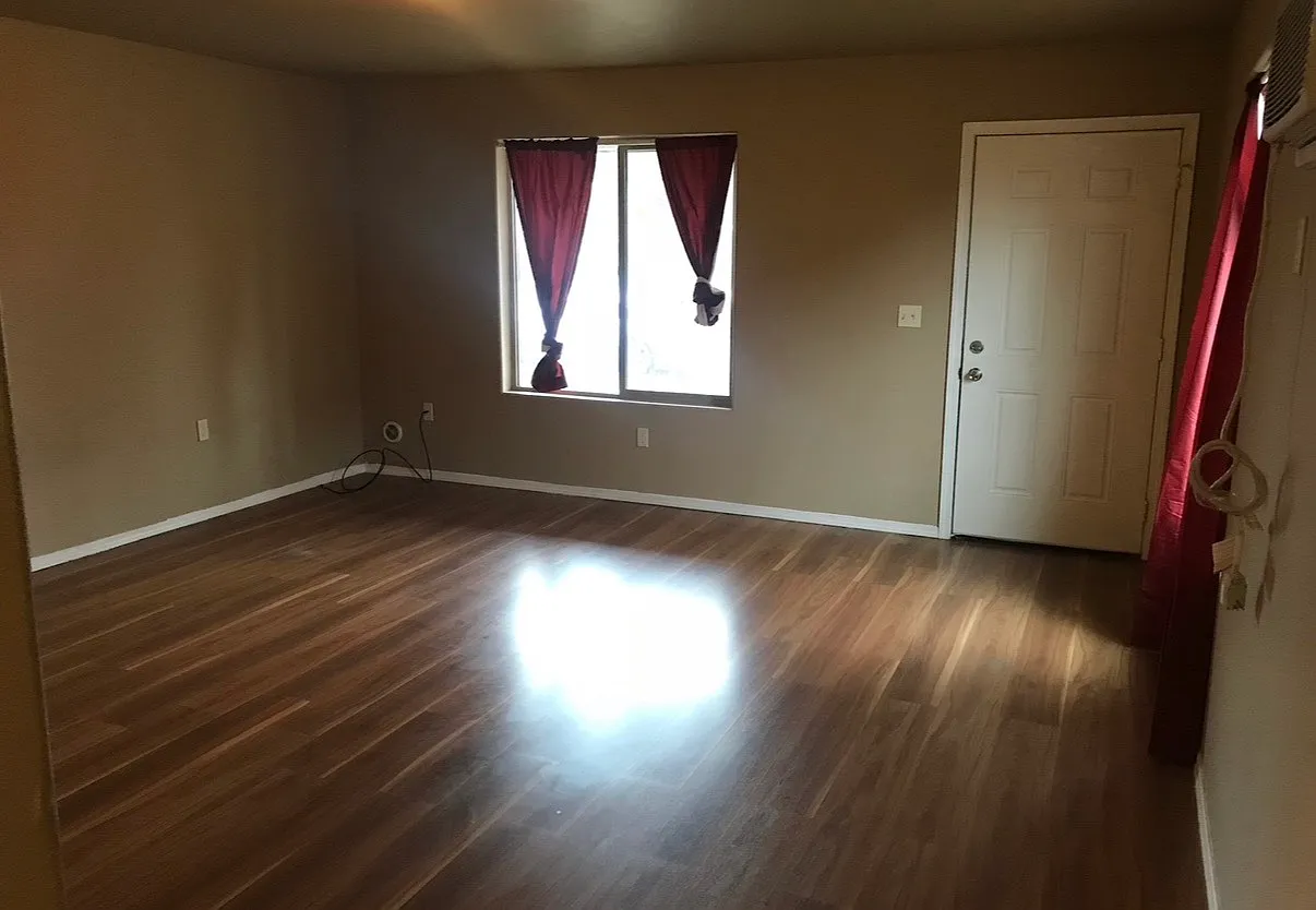 2 bed, 1.5 bath, 1050 sqft, $1,495 — Photo 4