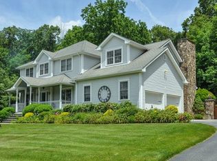 8 Cameo Ct, Carmel, NY 10512