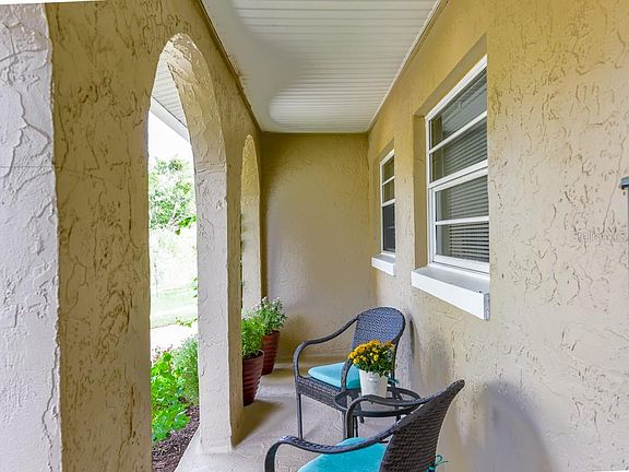 4th image of 136 Carriage Hill Dr