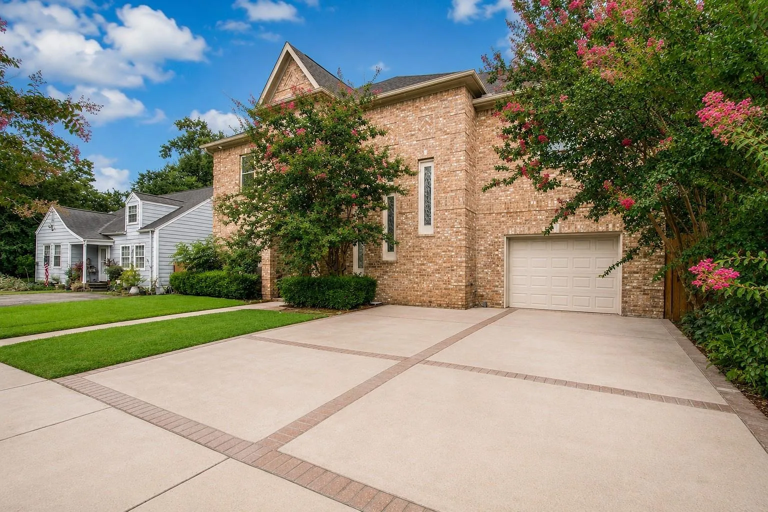 4 bed, 5.5 bath, 4525 sqft, $5,900 — Photo 3