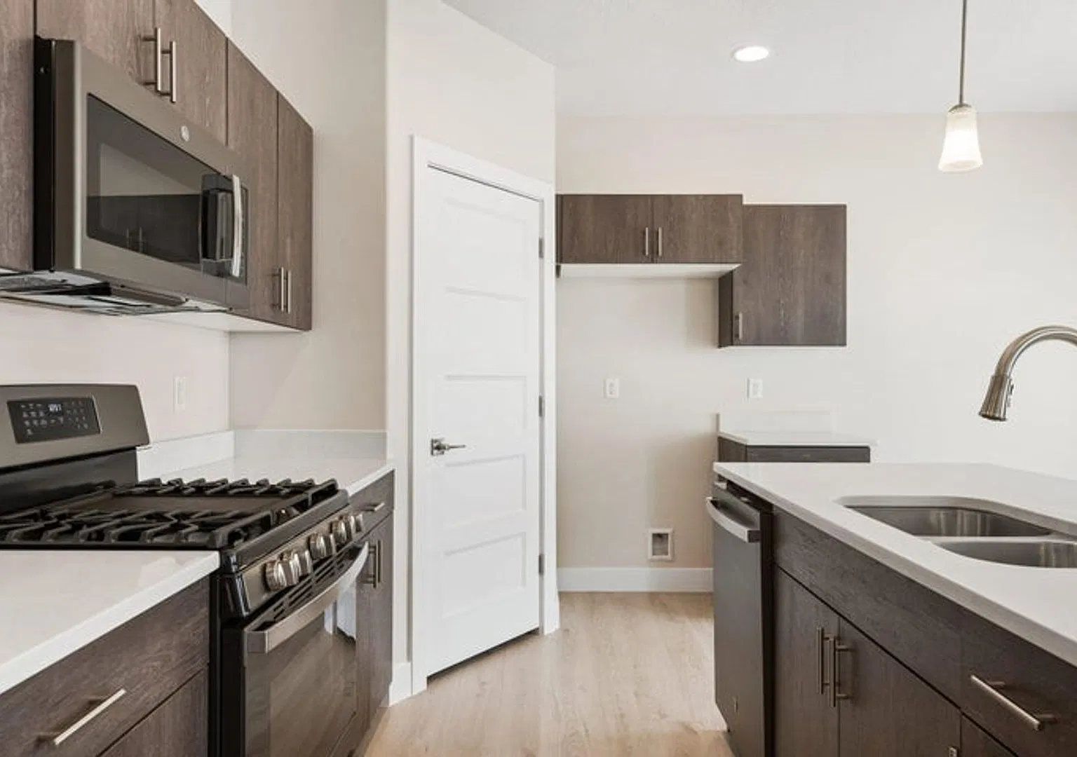 Crimson Park Townhome! — Photo 4