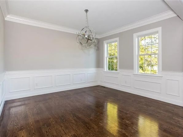 162 Sowams Rd, Barrington, RI 02806