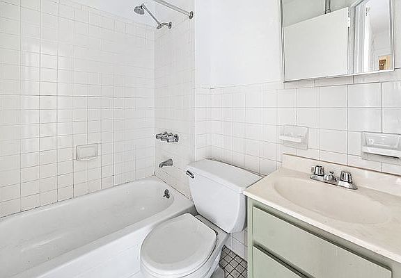 5th image of 30 Columbia Pl #A22