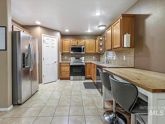 4th image of 1483 Anny Dr E
