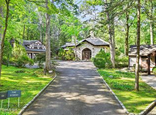 61 Studio Ct, Stamford, CT 06903