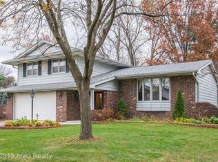 4225 75th St, Urbandale, IA 50322