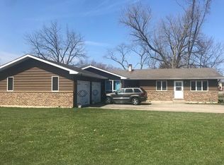 44 Burnett Ave, Lake Villa, IL 60046