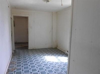 5th image of 422 W Commercial St