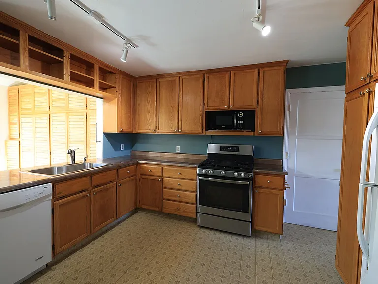 1744 County Ln — Photo 7