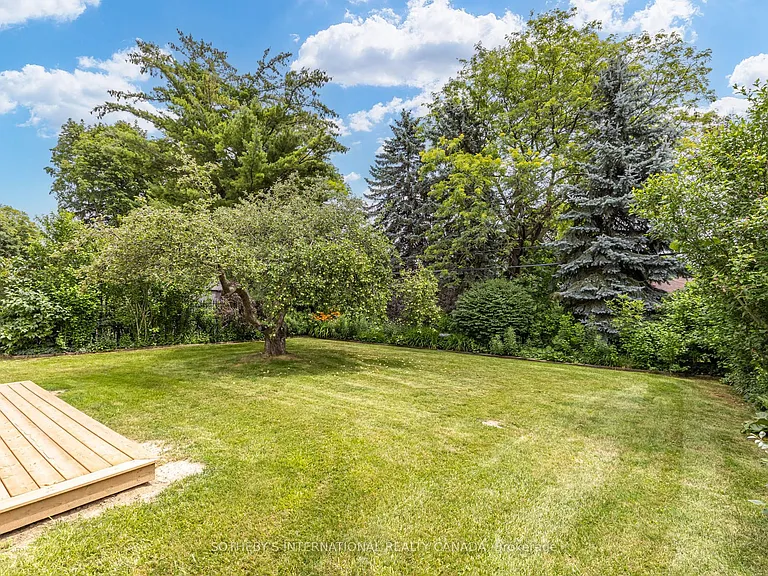 25 Abinger Cres — Photo 45