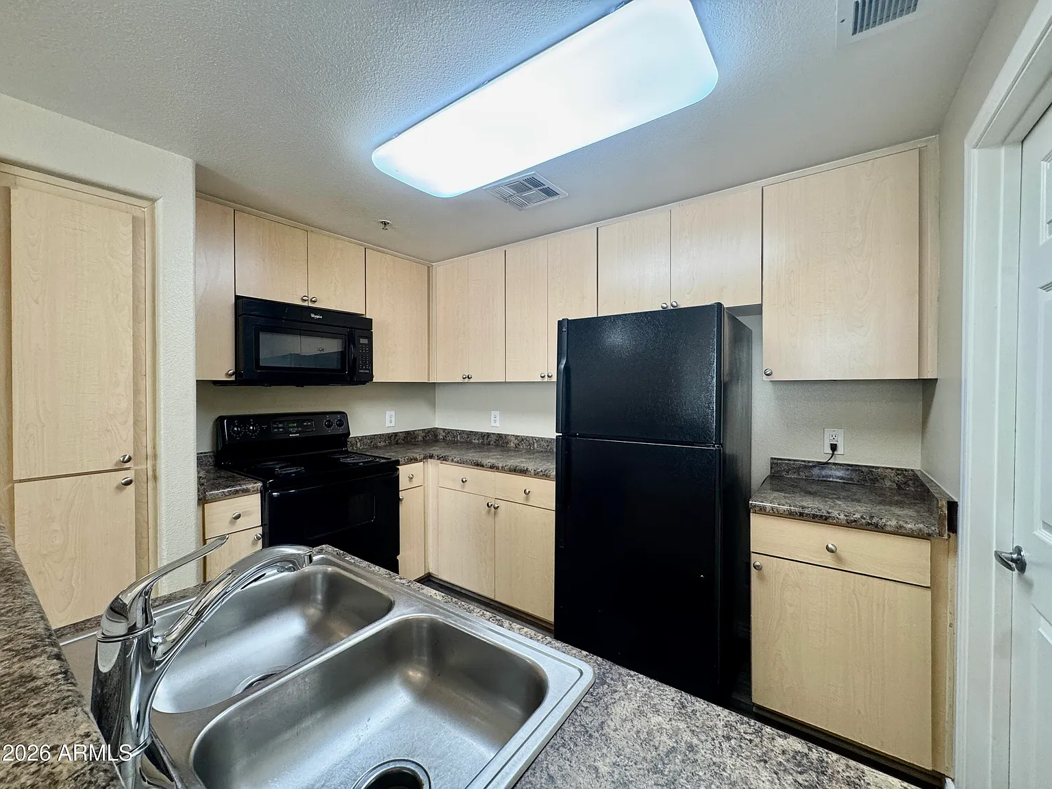 2 bed, 2.0 bath, 924 sqft, $1,450 — Photo 3