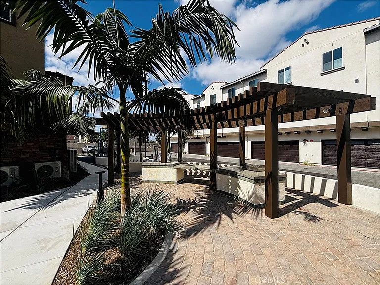 2450 E Agave St #1 — Photo 2