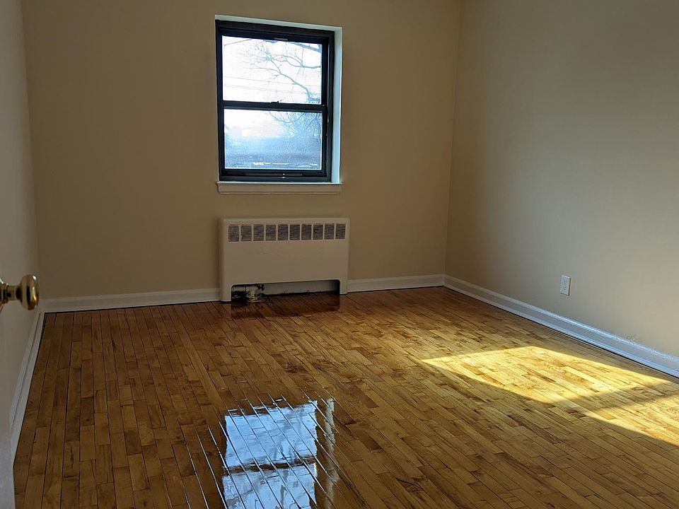 2nd image of 463 Pelham Rd APT 3D