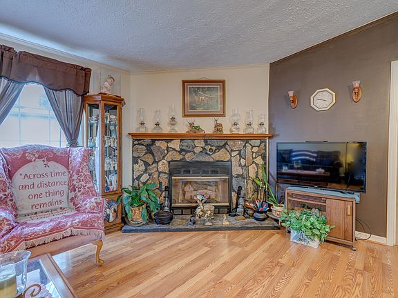 5th image of 1044 Rose Petal Ln