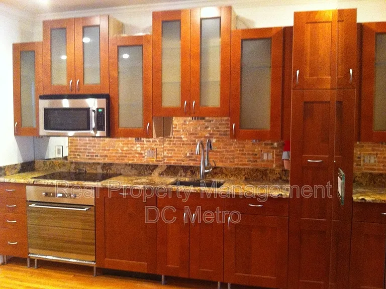 2131 Newport Pl NW #1 — Photo 2