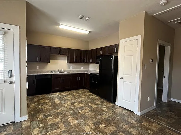 204 E Buck St #9 — Photo 3