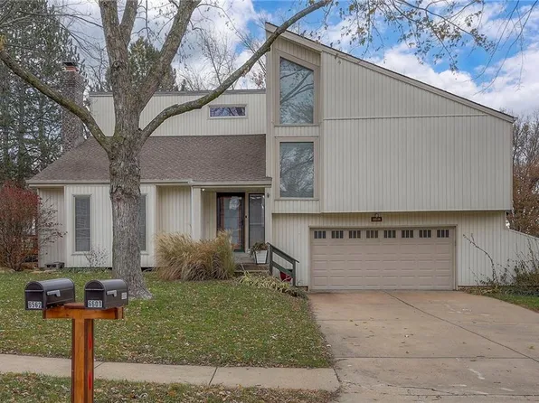 6601 Cottonwood Dr, Shawnee, KS 66216