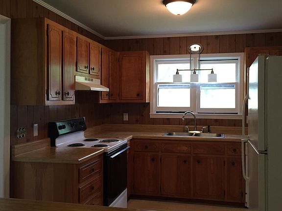 3rd image of 321 College St