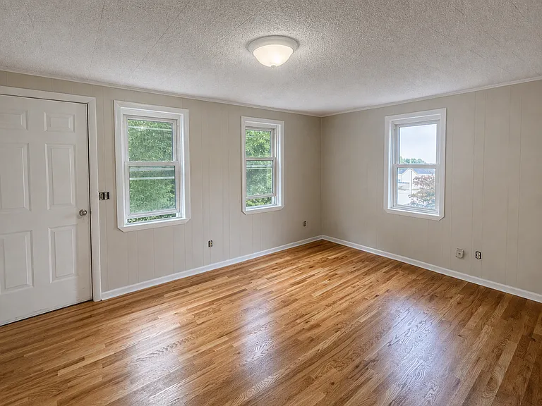 110-116 S Walnut St — Photo 1