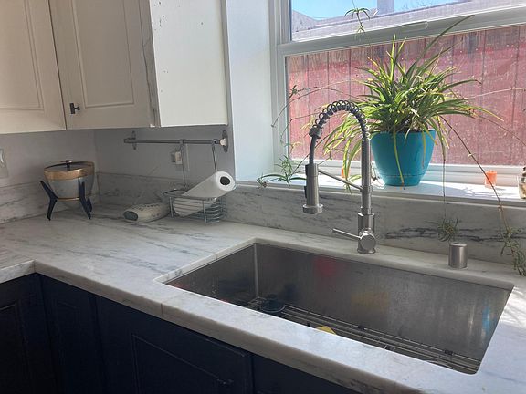 Giant sink with disposal!