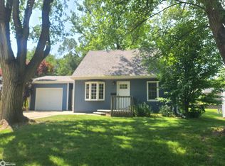 707 E 27th St S, Newton, IA 50208