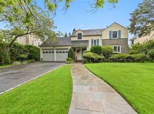 112 Kingsbury Rd, Garden City, NY 11530