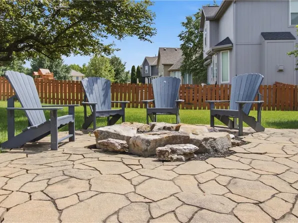5537 Aminda St, Shawnee, KS 66226