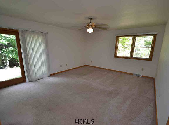 5th image of 12 Lilac Ln